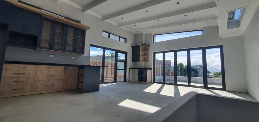 4 Bedroom Property for Sale in Mossel Bay Central Western Cape